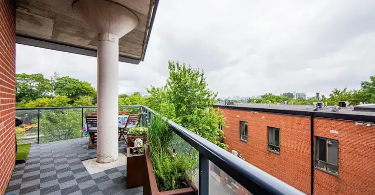 369 Sorauren Avenue, Toronto, ON, M6R 3C1 - 4