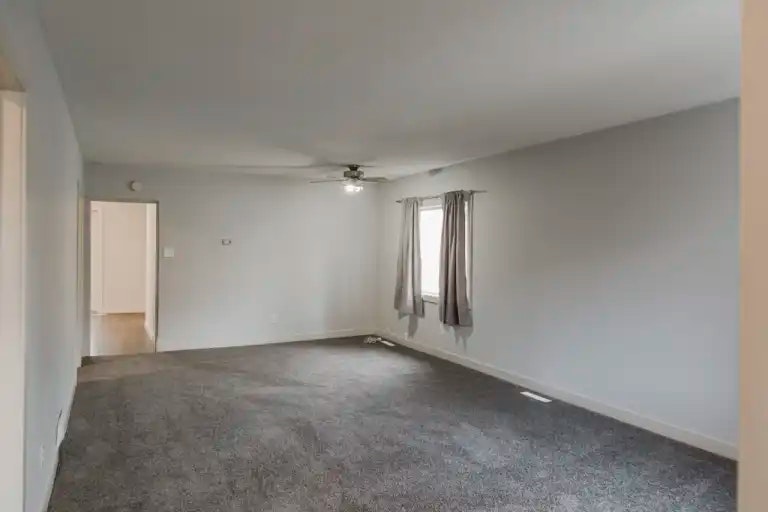 10423 102 Avenue, Grande Prairie, AB, T8V 1A3 - 3