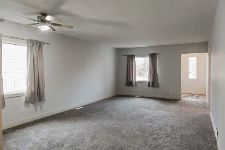 10423 102 Avenue, Grande Prairie, AB, T8V 1A3 - 4