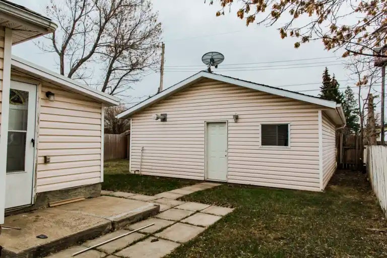 10423 102 Avenue, Grande Prairie, AB, T8V 1A3 - 16