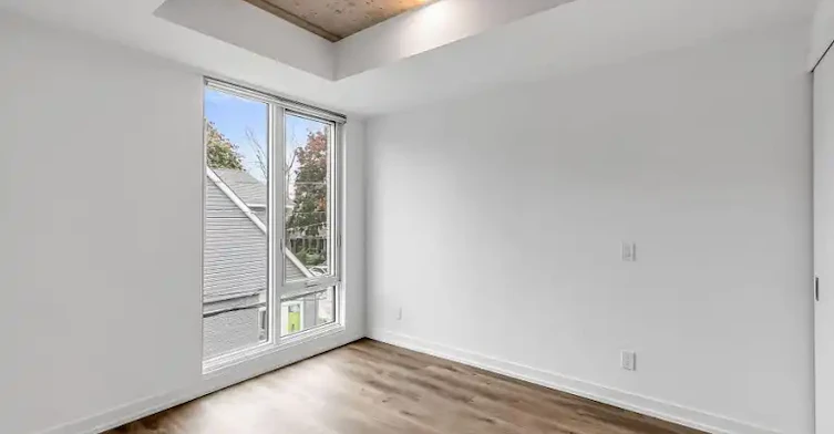 115 Larchmount Avenue, Toronto, ON, M4M 2Y6 - 10
