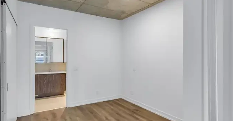 115 Larchmount Avenue, Toronto, ON, M4M 2Y6 - 11