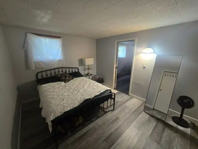 8121 84 Avenue, Edmonton, AB, T6C 1C6 4