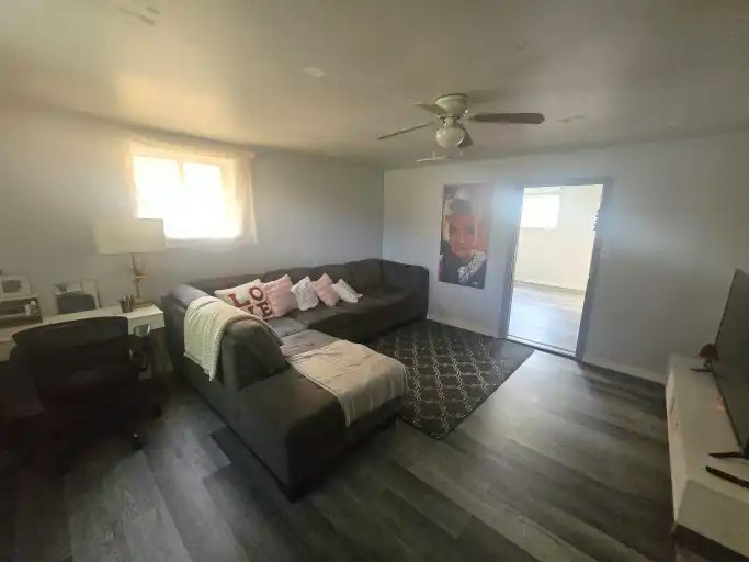 8121 84 Avenue, Edmonton, AB, T6C 1C6 2
