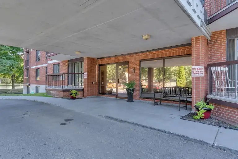 14 Greenview Drive, Kingston, ON, K7M 7T5 - 6