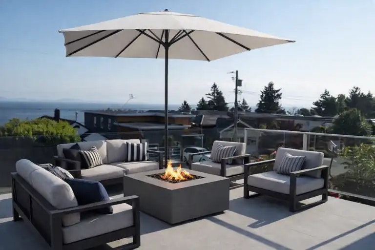 14751 Thrift Avenue, Surrey, BC, V4B 2J4