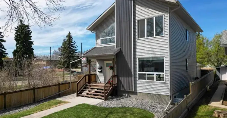 11904 45 Street Northwest, Edmonton, AB, T5W 2T6