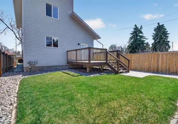 11904 45 Street Northwest, Edmonton, AB, T5W 2T6 - 2