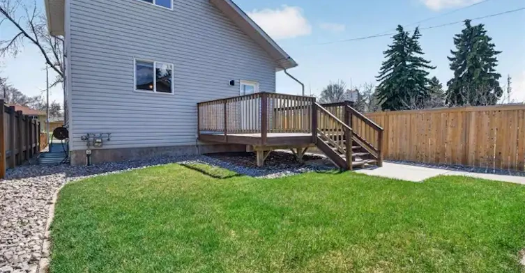 11904 45 Street Northwest, Edmonton, AB, T5W 2T6 - 2