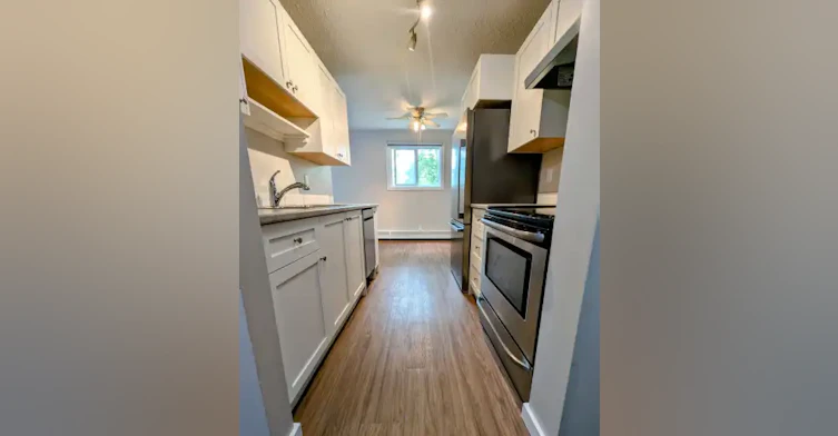 5812 57 Avenue, Red Deer, AB, T4N 4S4 - 2