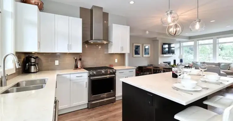 1102 Cameron Avenue, Kelowna, BC, V1Y 0B2 - 2