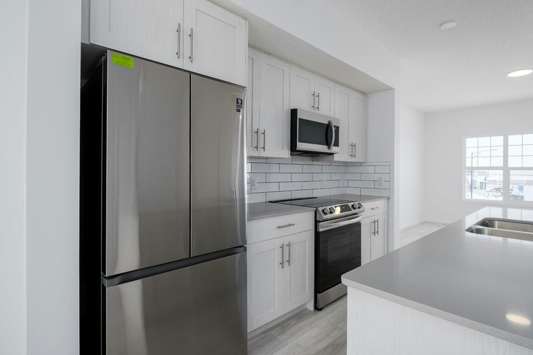 3405 119a Street Southwest, Edmonton, AB, T6W 4V3 - 2