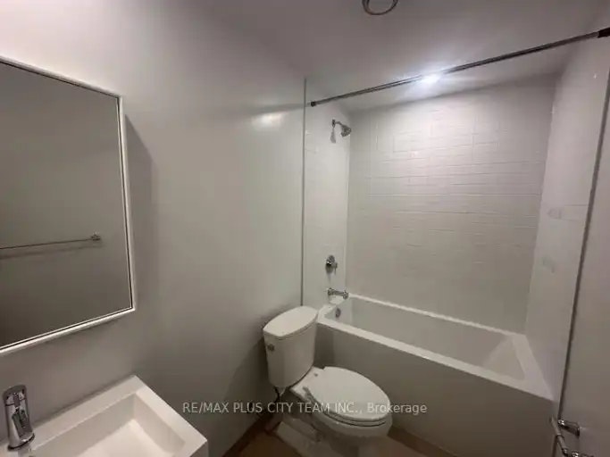 150 Logan Avenue, Toronto, ON, M4M 0E4 - 4