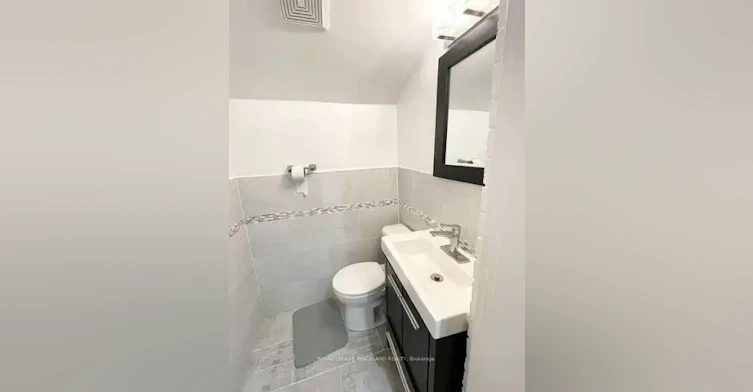 606 Coxwell Avenue, Toronto, ON, M4C 3B6 - 12