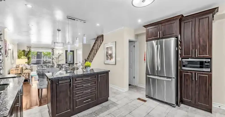 606 Coxwell Avenue, Toronto, ON, M4C 3B6 - 13
