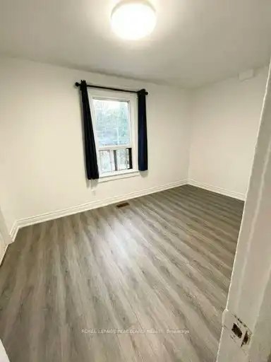 606 Coxwell Avenue, Toronto, ON, M4C 3B6 - 7