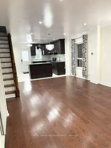 606 Coxwell Avenue, Toronto, ON, M4C 3B6 - 2