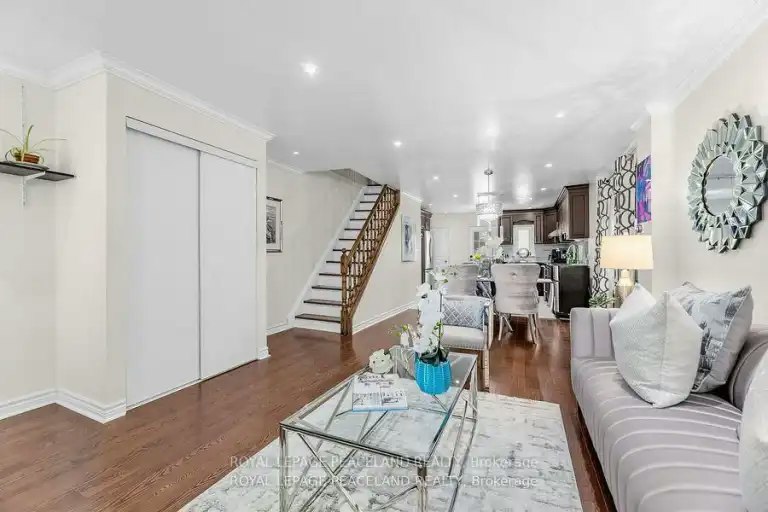 606 Coxwell Avenue, Toronto, ON, M4C 3B6 - 6