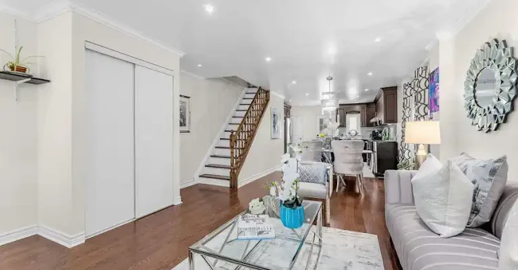 606 Coxwell Avenue, Toronto, ON, M4C 3B6 - 6