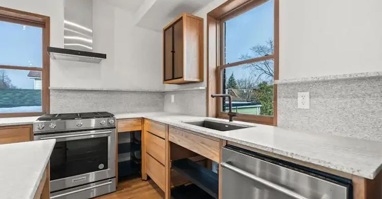 663 Greenwood Avenue, Toronto, ON, M4J 1M6 - 12