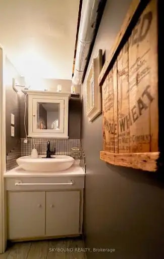 12 Ashby Place, Toronto, ON, M5A 3E3
