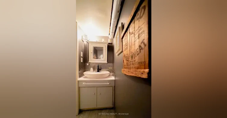 12 Ashby Place, Toronto, ON, M5A 3E3