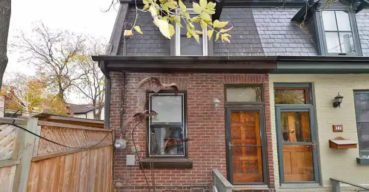 12 Ashby Place, Toronto, ON, M5A 3E3 - 11