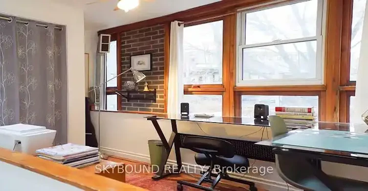 12 Ashby Place, Toronto, ON, M5A 3E3 - 3