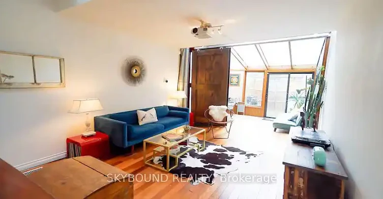 12 Ashby Place, Toronto, ON, M5A 3E3 - 2