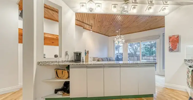 15 Galt Avenue, Toronto, ON, M4M 2Z2 - 10