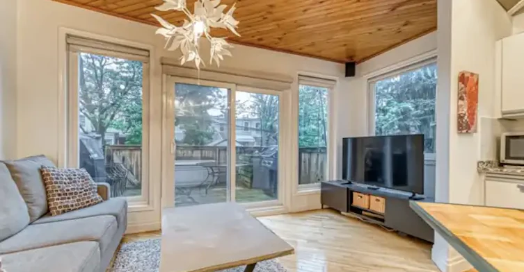 15 Galt Avenue, Toronto, ON, M4M 2Z2 - 13