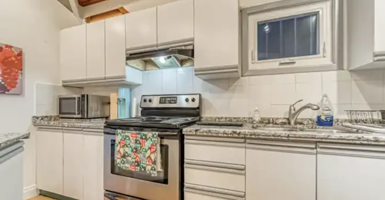 15 Galt Avenue, Toronto, ON, M4M 2Z2 - 11