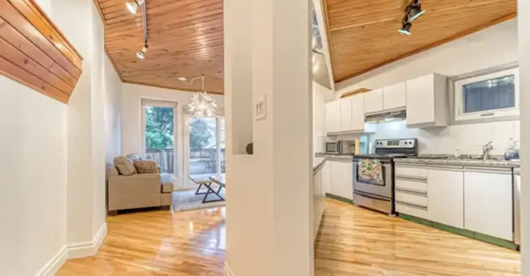 15 Galt Avenue, Toronto, ON, M4M 2Z2 - 8