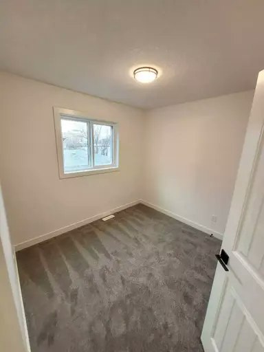 9638 109a Avenue Northwest, Edmonton, AB, T5H 1G5 - 4