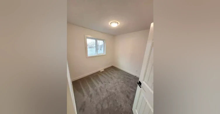9638 109a Avenue Northwest, Edmonton, AB, T5H 1G5 - 4