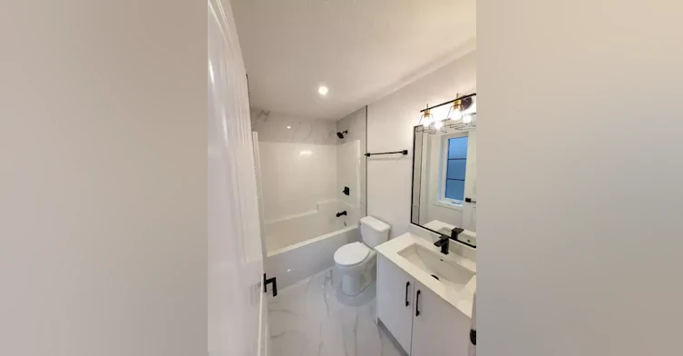 9638 109a Avenue Northwest, Edmonton, AB, T5H 1G5 - 5