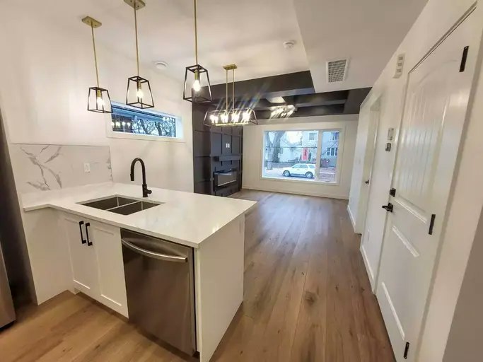 9638 109a Avenue Northwest, Edmonton, AB, T5H 1G5 - 7