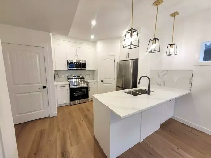 9638 109a Avenue Northwest, Edmonton, AB, T5H 1G5 - 9