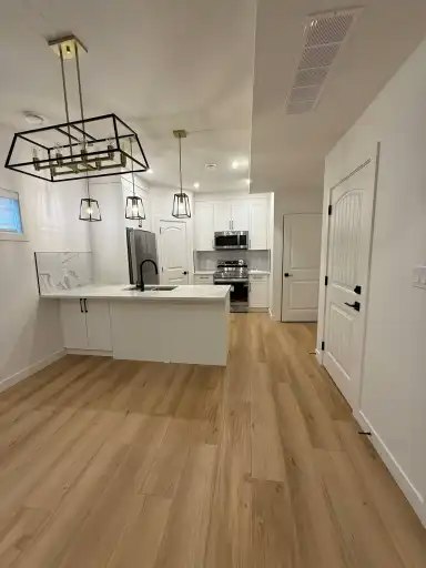 9638 109a Avenue Northwest, Edmonton, AB, T5H 1G5 - 3