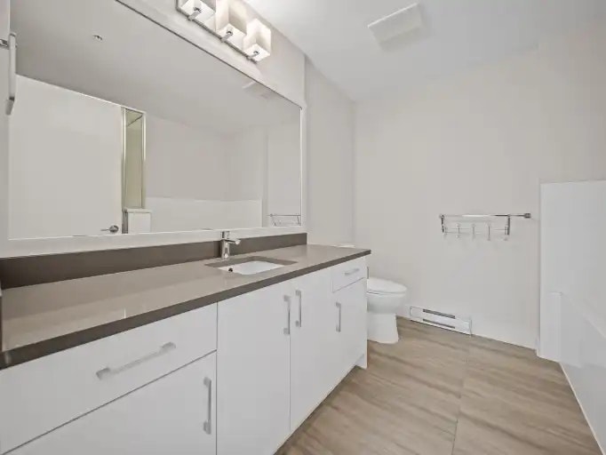 15351 101 Avenue, Surrey, BC, V3R 1J9 - 16