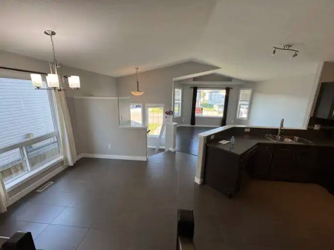 11523 75 Avenue, Grande Prairie, AB, T8W 0J4 - 4