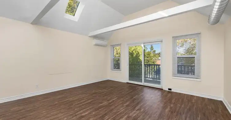 112 Stephenson Avenue, Toronto, ON, M4C 1G4 - 11