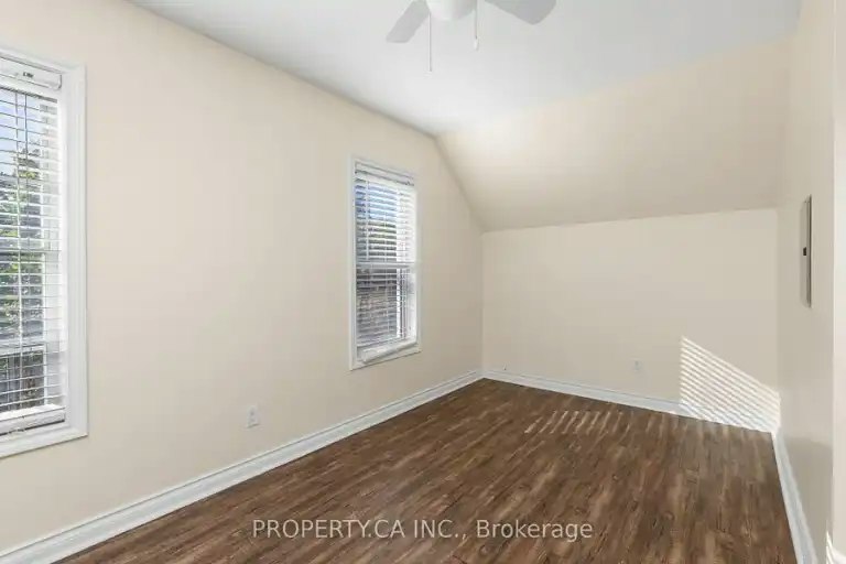 112 Stephenson Avenue, Toronto, ON, M4C 1G4 - 4