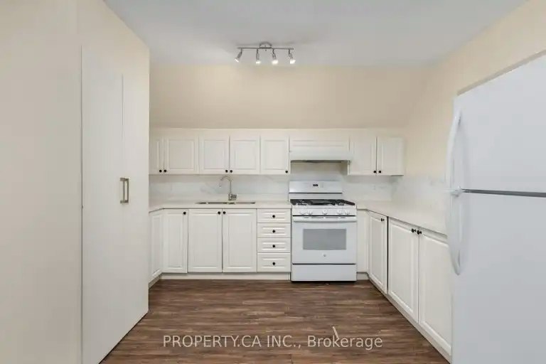 112 Stephenson Avenue, Toronto, ON, M4C 1G4 - 3