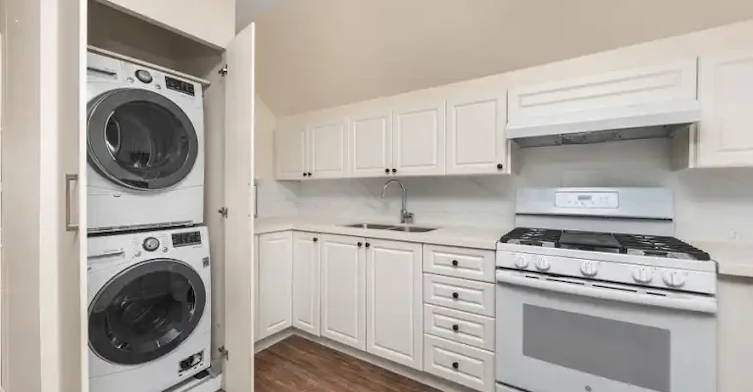 112 Stephenson Avenue, Toronto, ON, M4C 1G4 - 2