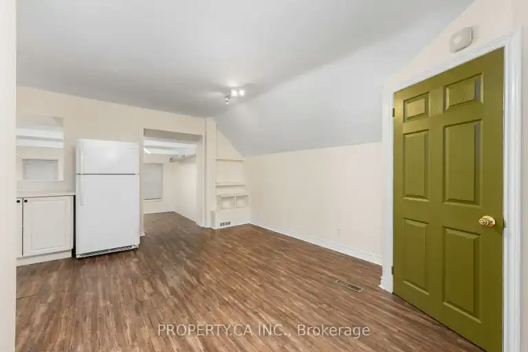 112 Stephenson Avenue, Toronto, ON, M4C 1G4 - 12
