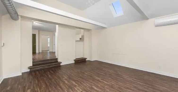 112 Stephenson Avenue, Toronto, ON, M4C 1G4 - 8
