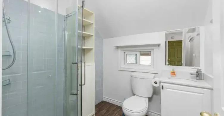 112 Stephenson Avenue, Toronto, ON, M4C 1G4 - 6