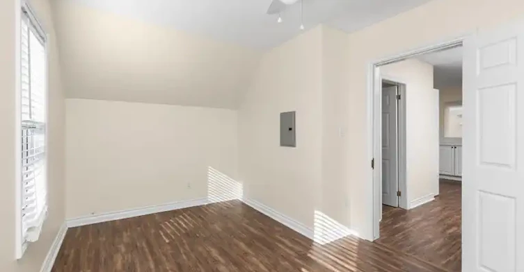 112 Stephenson Avenue, Toronto, ON, M4C 1G4 - 13
