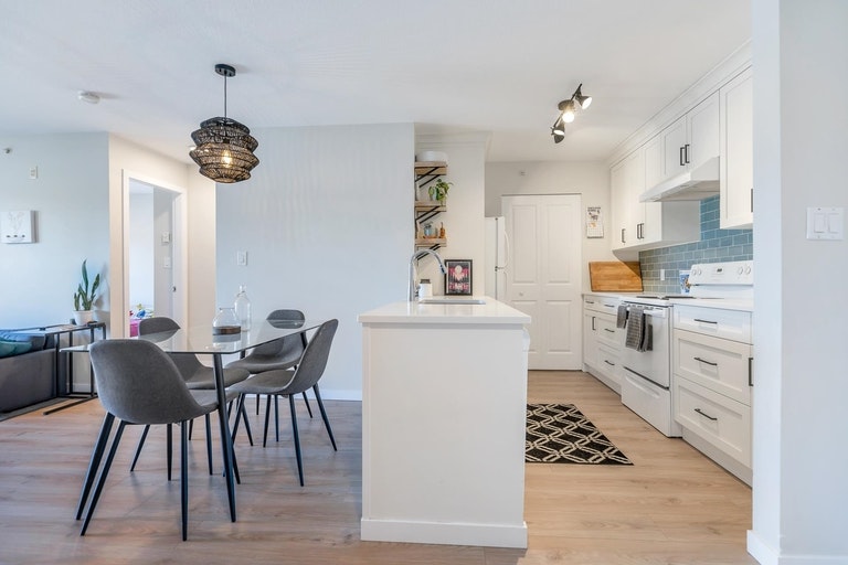 33960 Old Yale Road, Abbotsford, BC, V2S 2J9 - 2